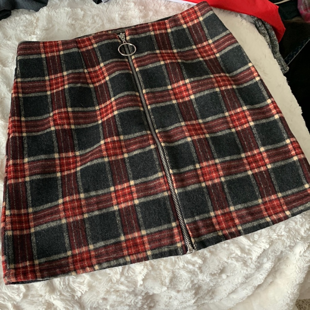 black and red plaid zip up mini skirt